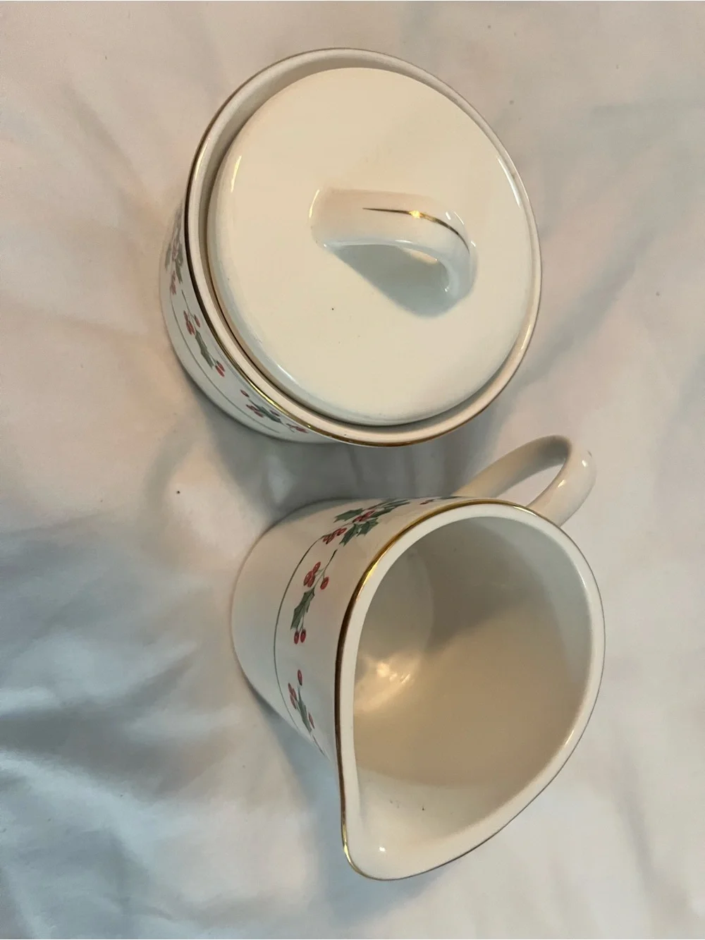 Gibson vintageWhite Ceramic Creamer & Sugar Set with Red Berries and Green Holly